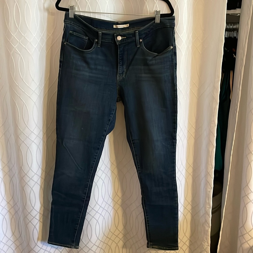 Levi’s women’s 311 shaping skinny jeans SZ 32